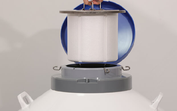 不蓋頸塞會(huì)導(dǎo)致液氮罐內(nèi)液氮純度降低嗎？